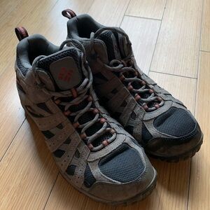 Columbia Techlite hiking shoes size 11